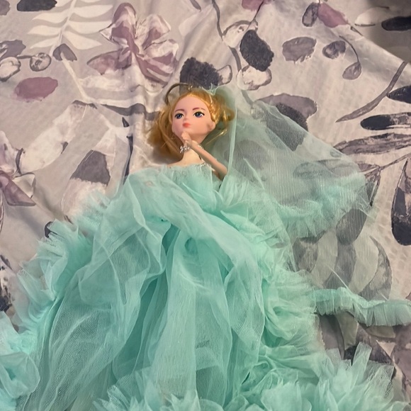 Doll Keychain - Picture 1 of 3
